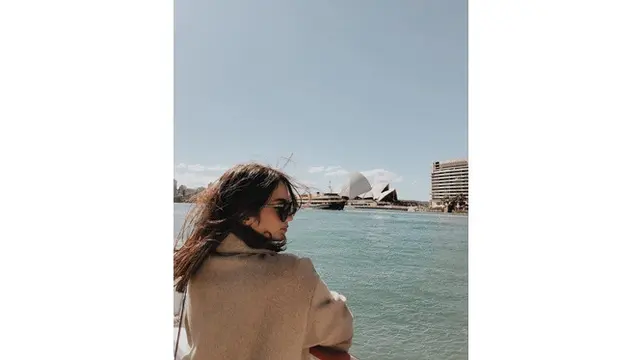 5 Gaya Liburan Enzy Storia di Sidney, Kompak Bareng Sahabat