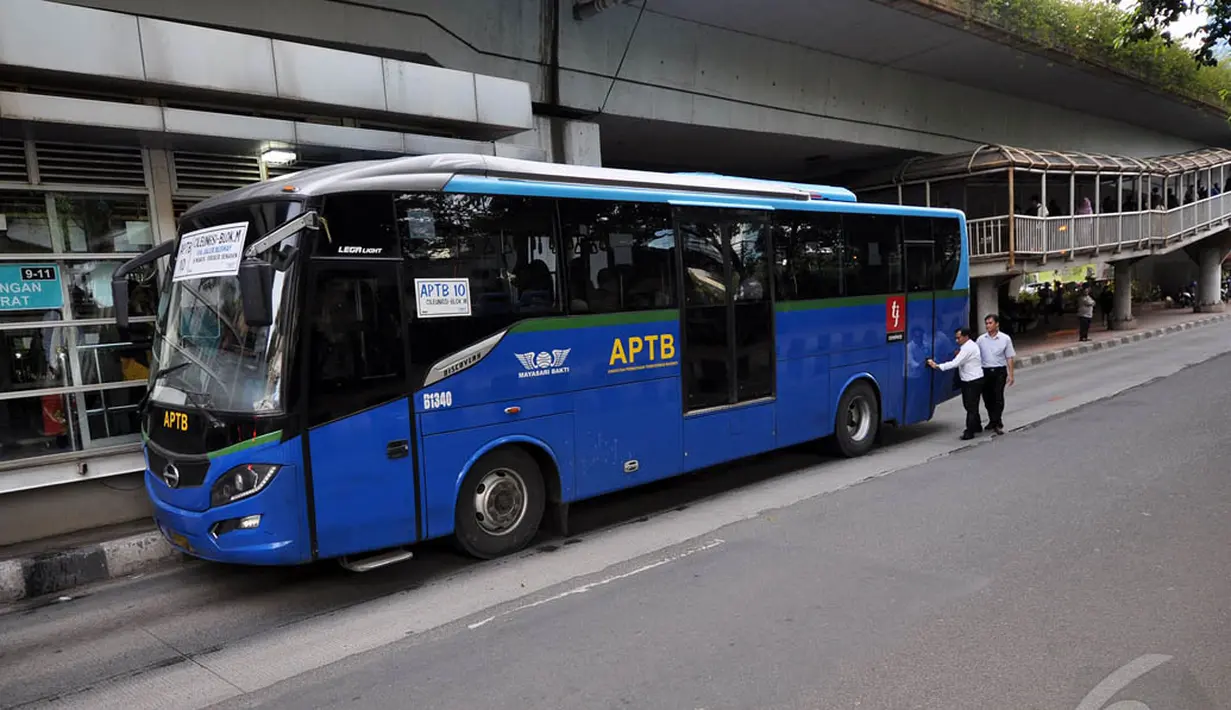 Trayek APTB dihapus karena keberadaannya dianggap sebuah kesalahan dan menghabiskan anggaran. Foto diambil pada Rabu (7/1/2015). (Liputan6.com/Miftahul Hayat)