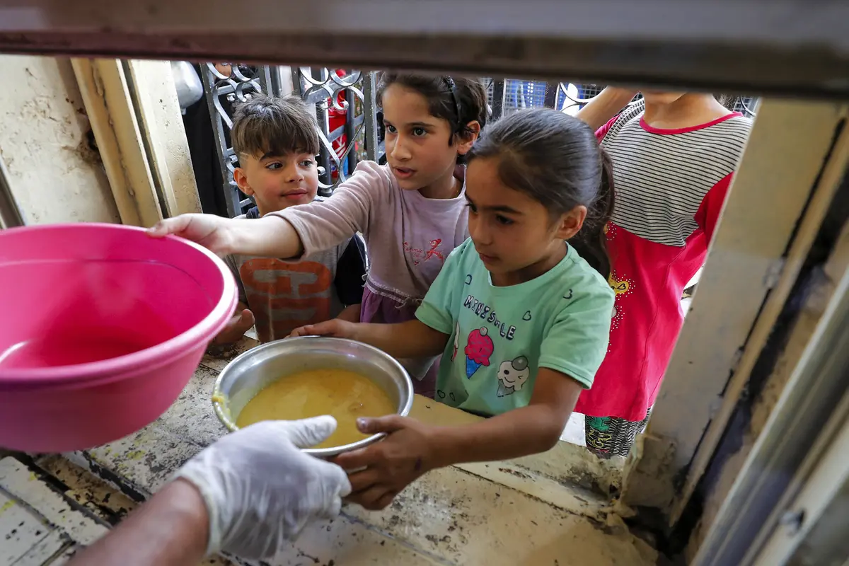 FOTO: Berbagi Makanan Buka Puasa Selama Ramadhan di Baghdad