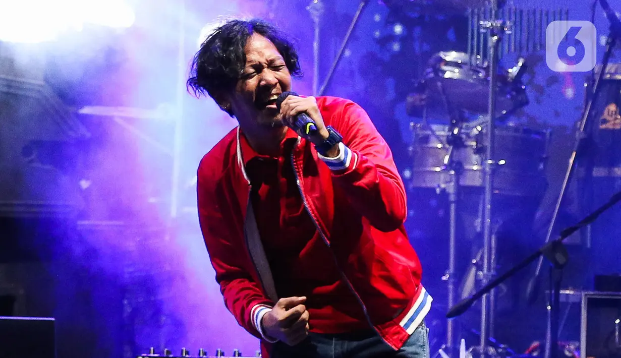 Om Leo berkaroke feat Aldi Taher membawakan lagu Oasis, Naif, D'masiv dan Armada. (Liputan6.com/Herman Zakharia)