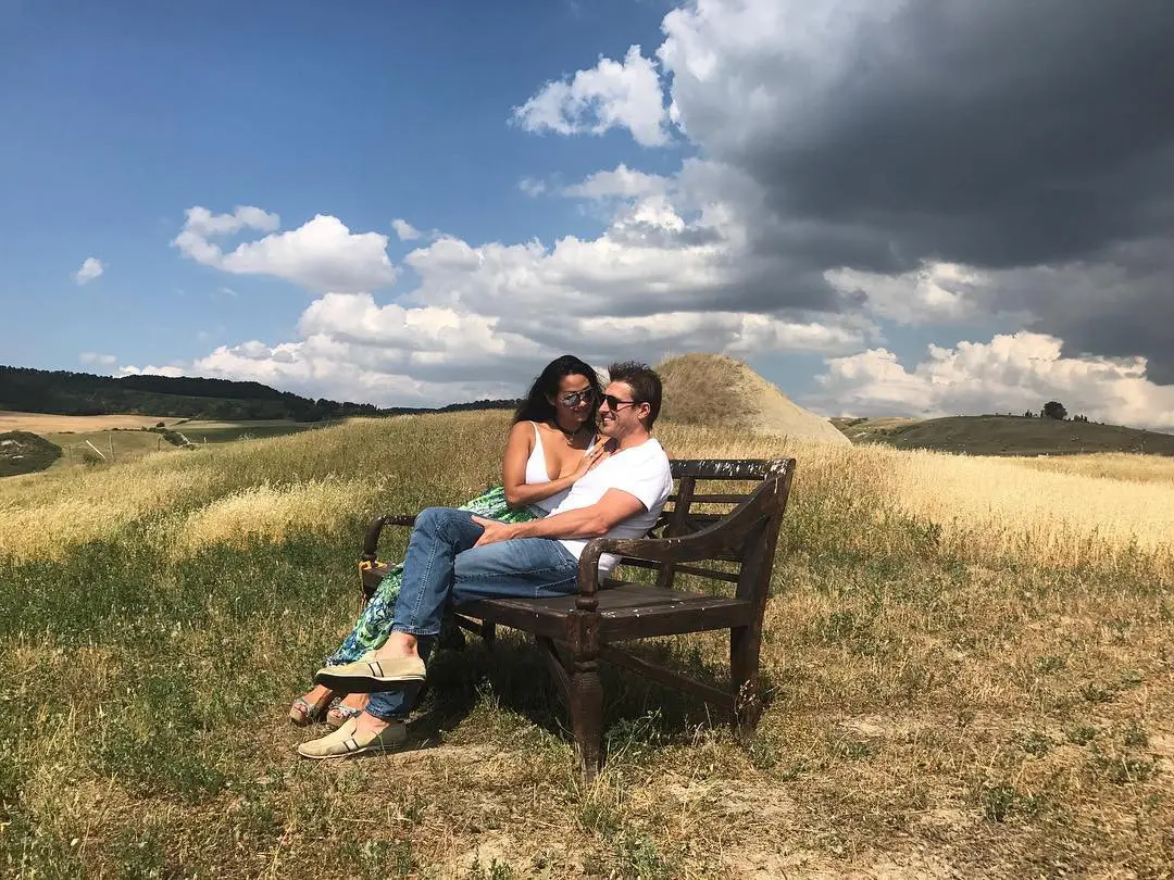 Indah Kalalo dan sang suami bulan madu ke Italia. (Instagram/indahkalalo)