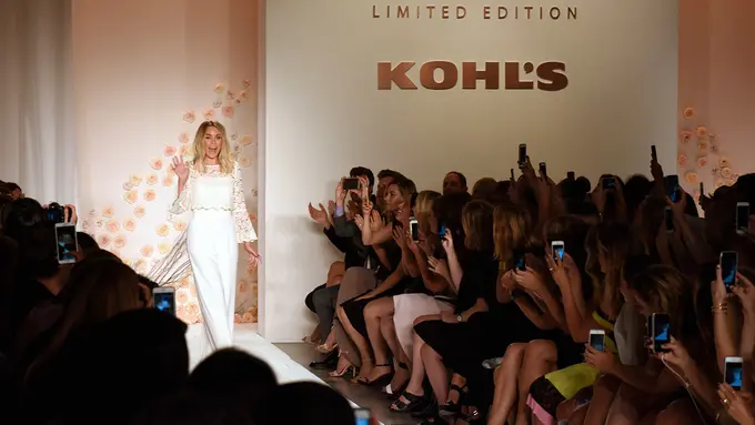 Lauren Conrad Berhasil Memikat New York Fashion Week 2016