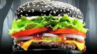 Dalam rangka menyambut hari yang dianggap sebagai saatnya arwah-arwah gentayangan, resto siap saji ini menciptakan hamburger hitam.