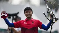 Pemanah putra Indonesia, Riau Ega, saat berlaga pada nomor recurve men's individual Asian Games di Lapangan Panahan, Senayan, Jakarta, Selasa (28/8/2018). Riau Ega mendapat medali perunggu. (Bola.com/Vitalis Yogi Trisna)