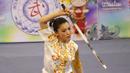 Atlet Wushu asal Australia, Joanna Lim saat beraksi, pada Kejuaraan Dunia Wushu 2015 di Istora Senayan, Jakarta, Minggu(15/11/2015). (Bola.com/Nicklas Hanoatubun)