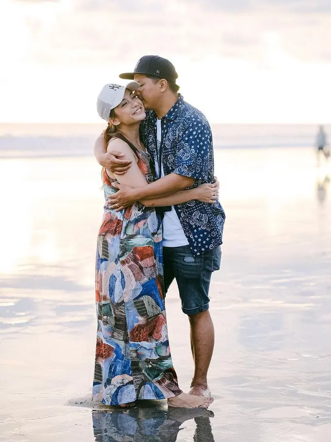 Potret mesra Glenn Alinskie dan Chelsea Olivia. (Foto: Instagram/glennalinskie)