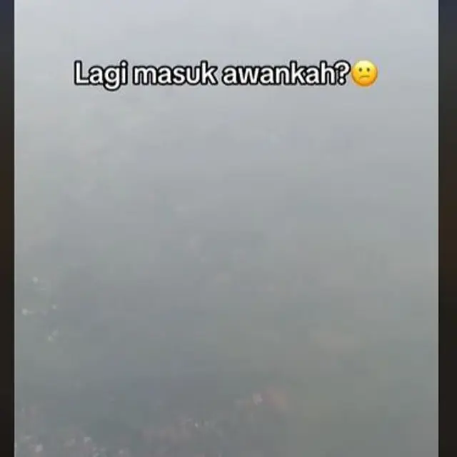 Penumpang Pesawat Bagikan Kelamnya Foto Langit Jakarta Hingga Membuat Bandara Soetta Tak Terlihat