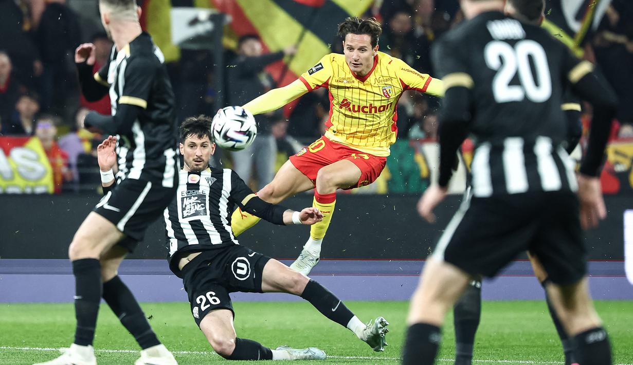 Bermain di kandang sendiri, Stade Bollaert-Delelis, RC Lens tampil beringas dengan menorehkan skor 5-1. (AFP/Sameer Al-Doumy)