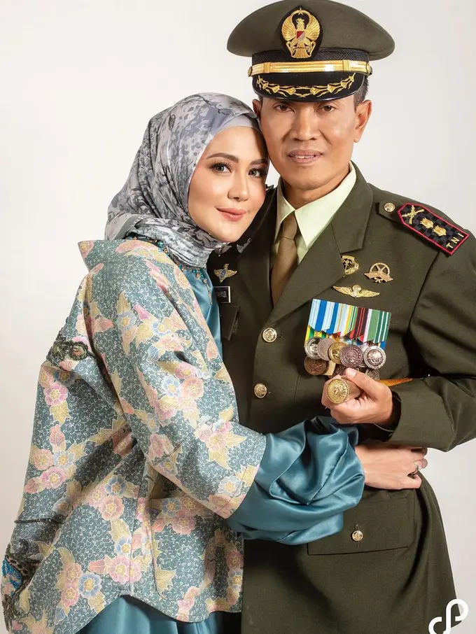 Akan Jadi Ibu Persit, Ini 6 Potret Juliana Moechtar dan Calon Suami