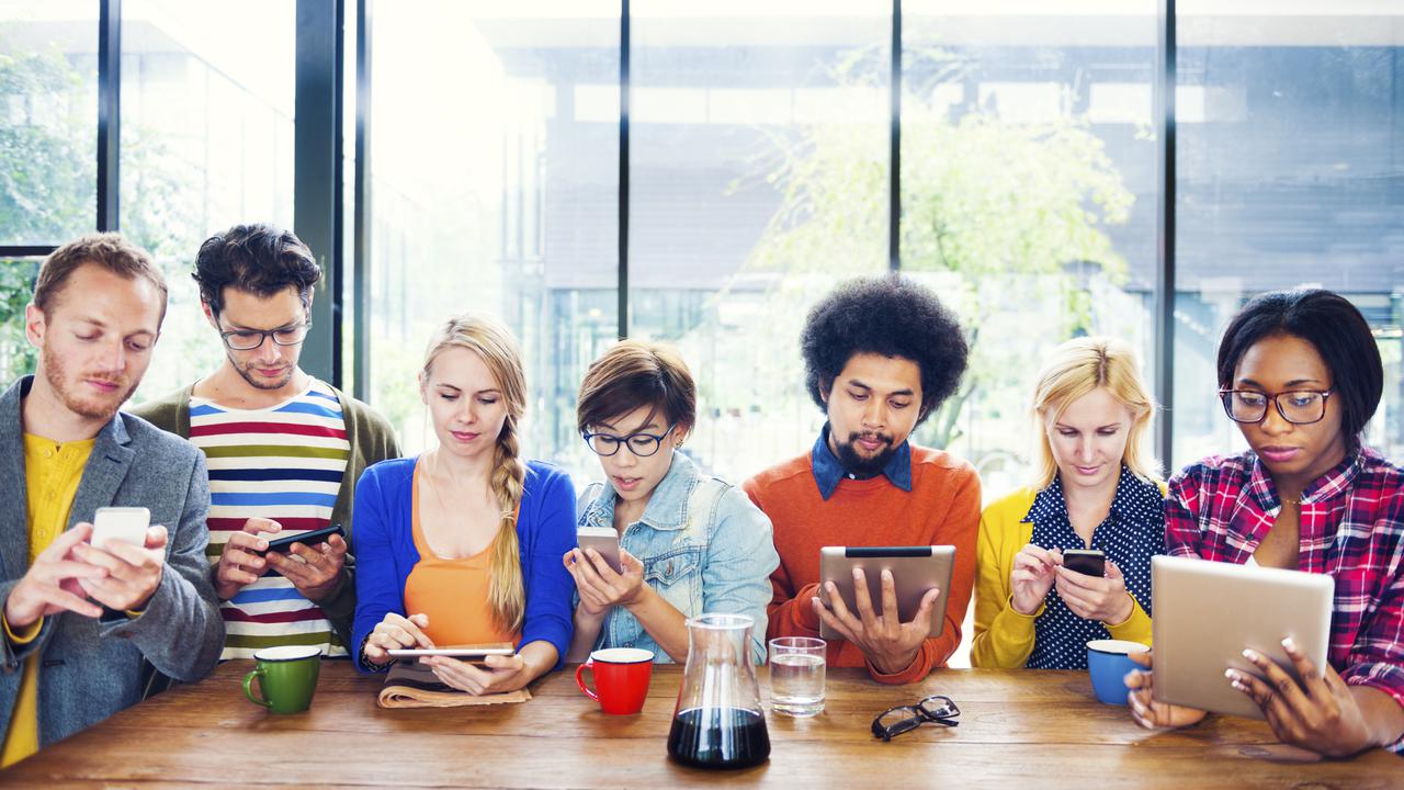 Generasi Milenial, Media Sosial, dan Perilaku Konsumtif