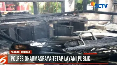 Polres Dharmasraya upayakan pelayanan masyarakat tetap berjalan meskipun markas dibakar pada Minggu (12/11) pagi).