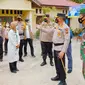 Pengecekan oleh kepolisian di posko PPKM mikro di Pekanbaru beberapa waktu lalu. (Liputan6.com/M Syukur)