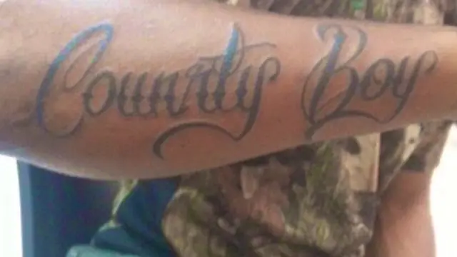 Kocak, 5 Potret Tato Typo Ini Bikin Tepuk Jidat