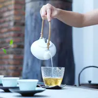 Teh hijau untuk akar rambut yang kuat. | unsplash.com