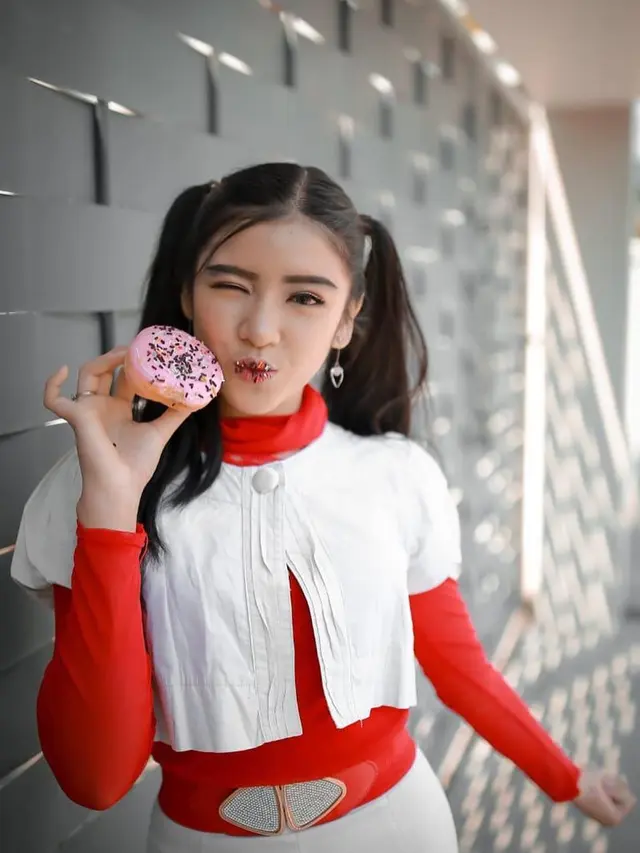 Biasa Tampil Natural, 6 Potret Tiara Anugrah dengan Makeup Tebal Ini Bikin Pangling