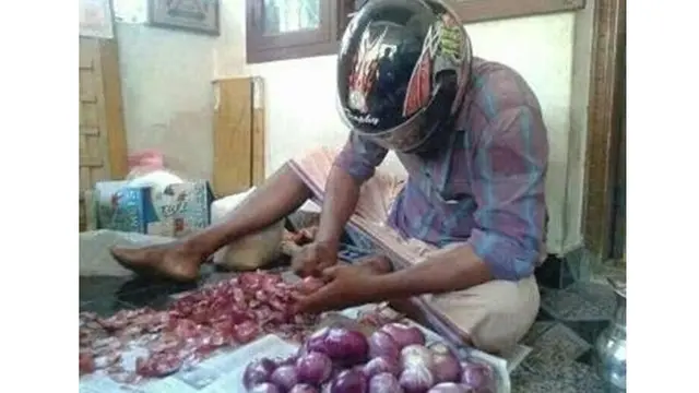 Potret 6 Kelakuan Ayah Saat Gantikan Ibu Memasak Ini Kocak