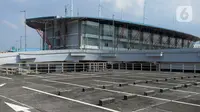 Suasana pelayanan moda transportasi di Terminal Pulogebang, Jakarta, Kamis (7/5/2020). Meski Kementerian Perhubungan telah melonggarkan operasional transportasi umum saat pembatasan sosial berskala besar (PSBB), namun Terminal Pulogebang masih menutup operasionalnya. (merdeka.com/Imam Buhori)