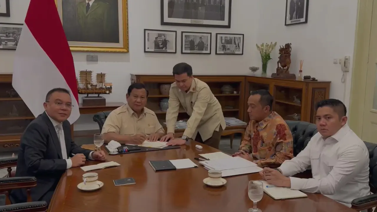 Presiden Prabowo Subianto menandatangani Inpres untuk mempercepat kelancaran pembangunan di Pulau Enggano, Kabupaten Bengkulu Utara yang terisolasi.