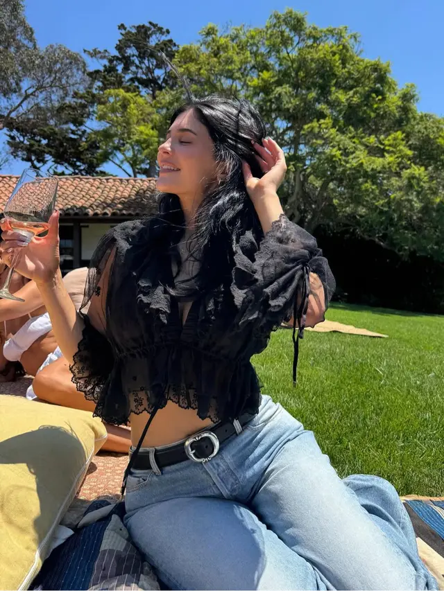 Kylie Jenner saat Pesta Ulang Tahun Sederhana ke 28. [@kyliejenner]