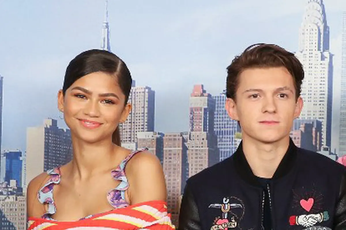 [Bintang] Tom Holland - Zendaya Coleman