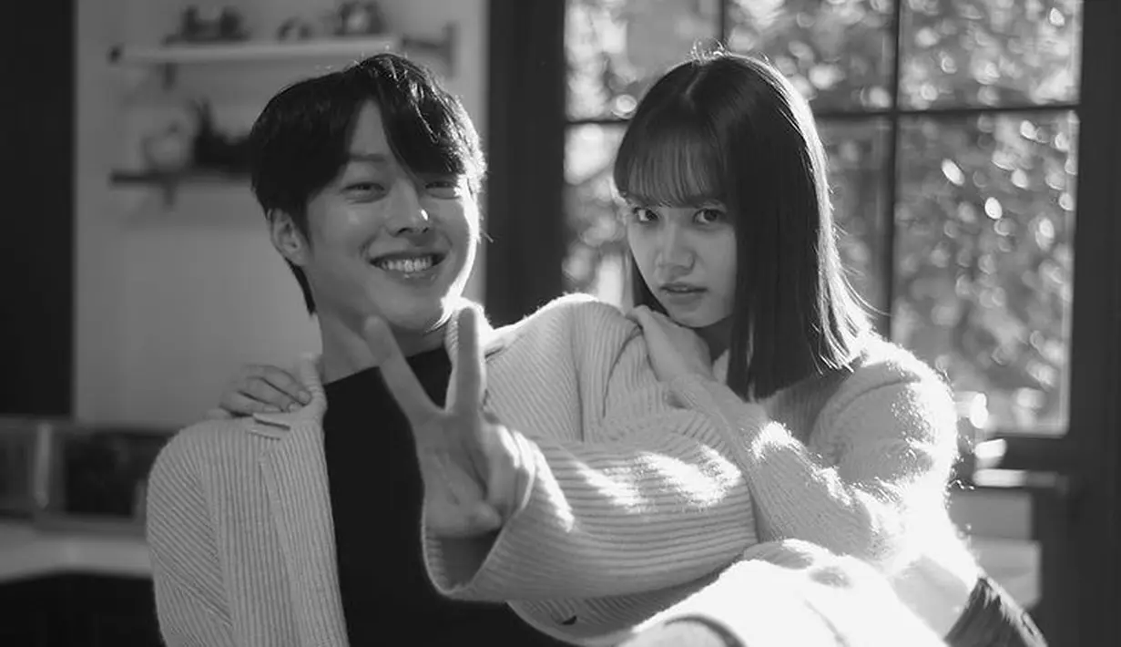 Bahkan di akhir episode foto-foto kedekatan mereka membuat banyak penggemar drakor My Roomate is a Gumiho susah move on. (Foto: Instagram/juanxkui)