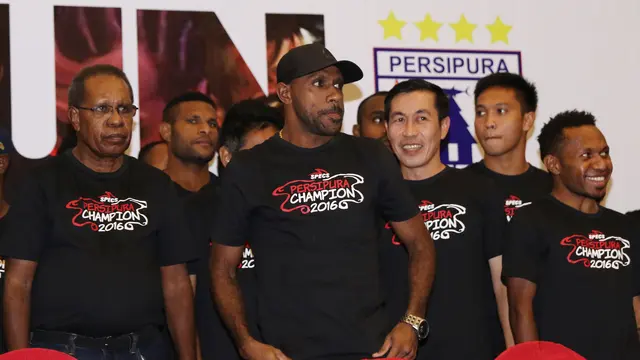 Kapten Persipura, Boaz Solossa