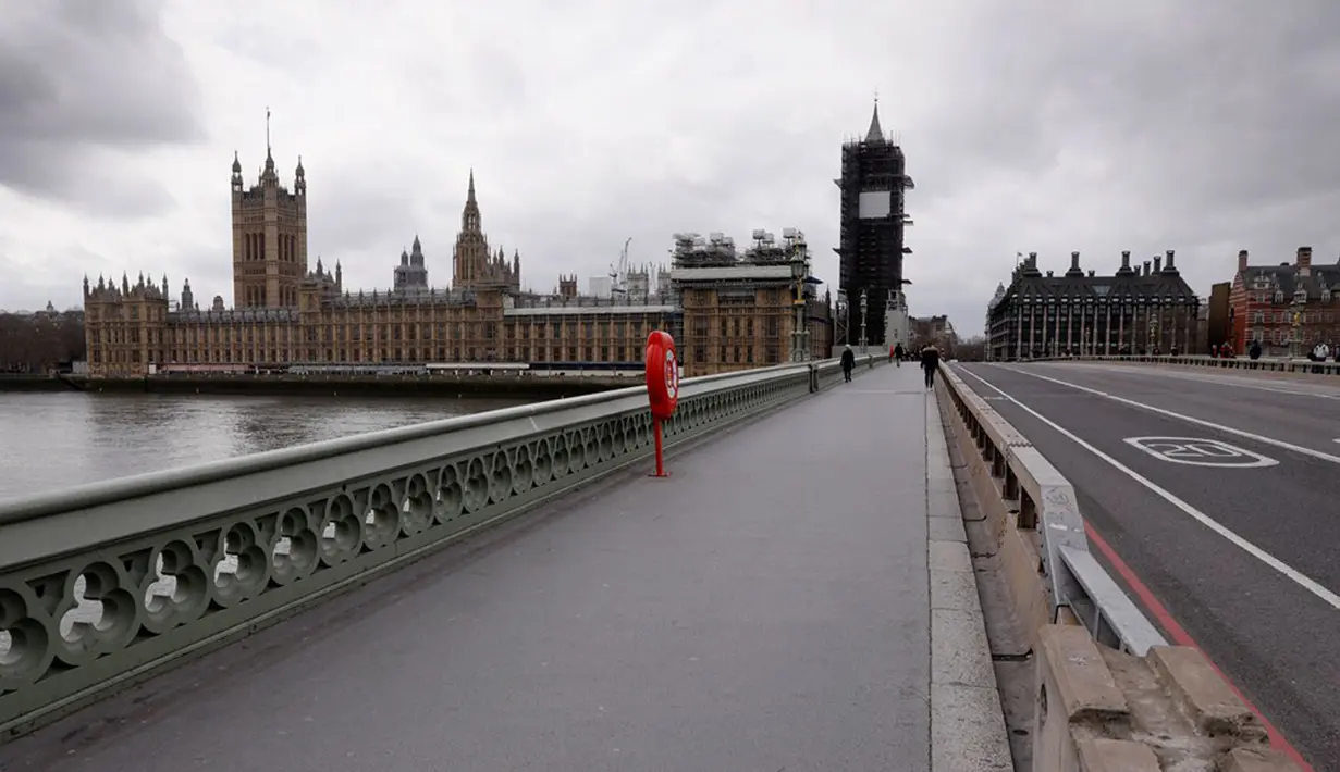 Pemandangan Jembatan Westminster dan Gedung Parlemen di London, Inggris (18/3/2020). PM Inggris Boris Johnson mengatakan seluruh sekolah akan ditutup mulai Jumat (20/3) setelah otoritas kesehatan mengonfirmasi total 2.626 kasus infeksi COVID-19 dan 104 kematian. (Xinhua/Tim Ireland)