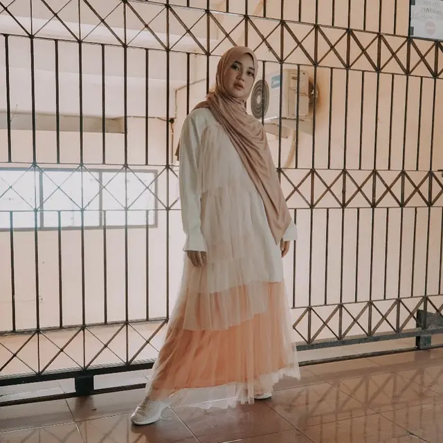 7 Potret OOTD Busana Muslim Ala Chacha Frederica, Inspirasi Gaya Baju Lebaran