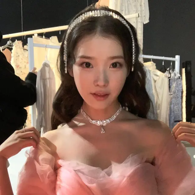 IU. (Instagram/ dlwlrma)