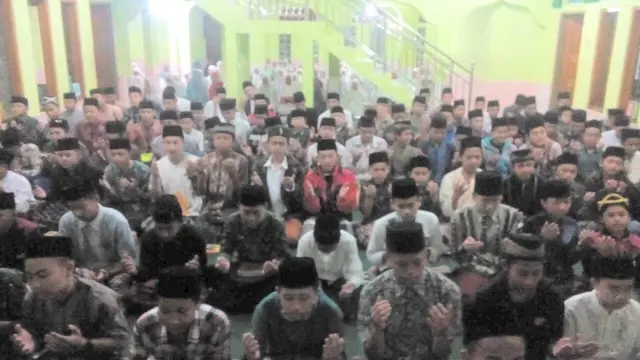 Pendidikan ahlakul karimah di kalangan pesantren, dinilai menjadi salah satu upaya paling efektif mencegah penyebaran radikalisme
