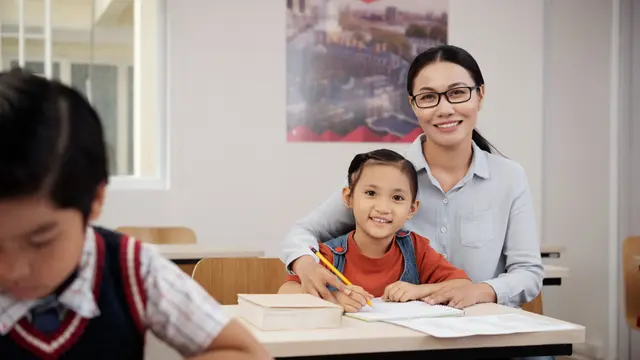Ilustrasi murid dan guru tk