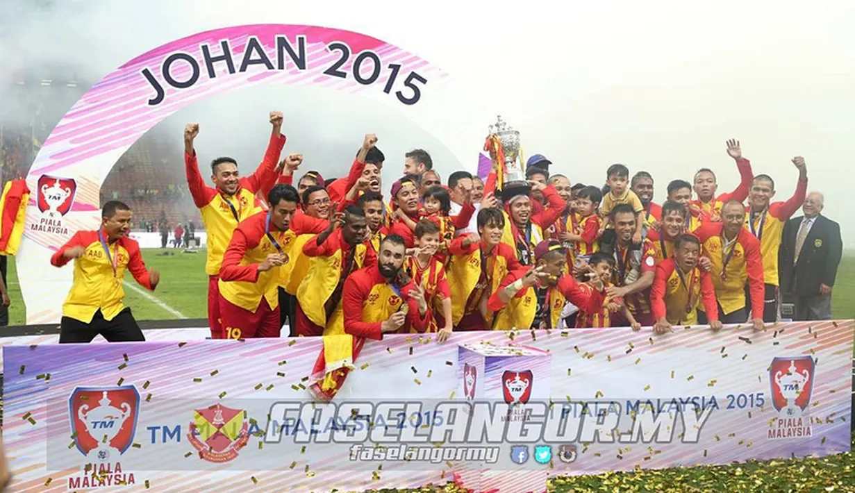 Ini adalah gelar pertama Andik Vermansah bersama Selangor FA, Sabtu (12/12/2015). (Instagram/Faselangor.my)