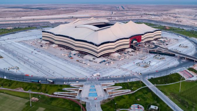 Gambar yang dirilis pada 20 November 2019 memperlihatkan Stadion Al Bayt yang menjadi venue Piala Dunia 2022 sedang dalam pembangunan di utara kota Al Khor. Piala Dunia 2022 Qatar rencananya akan dimulai pada 21 November hingga 18 Desember. (Qatar's Supreme Committee for Delivery and Legacy/AFP)