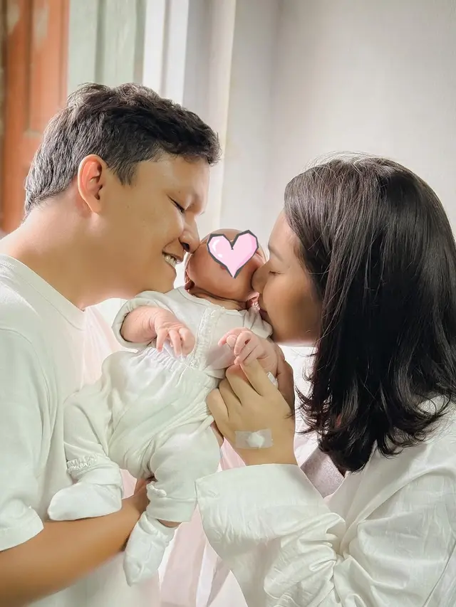 6 Potret Sinta Mutiara Dikaruniai Anak Pertama, Keponakan Baru Indah Permatasari