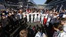 Pebalap F1 berdoa bersama untuk Jules Bianchi sebelum memulai balapan F1 GP Rusia di Sirkuit Sochi Autodrom, Rusia. (12/10/2014). (Valdrin Xhemaj/Pool Photo via AP, File)