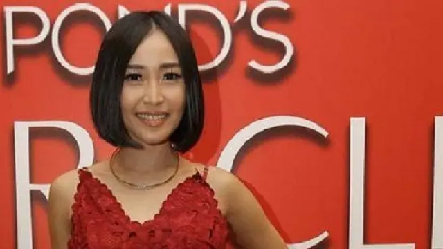 [Bintang] Dulu dan Kini: Jadi Idola Indonesia Masih Polos Minimalis, Sekarang Rinni Wulandari Tampil dengan Dandanan Glamor