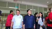 Ketua Umum PSSI, Erick Thohir, ditemani dua Wakil Ketua Umumnya, Zainudin Amali dan Ratu Tisha Destria, saat melakukan kunjungan dan peninjauan di Stadion Manahan, Solo, Minggu (12/3/2023). (Bola.com/Radifa Arsa)
