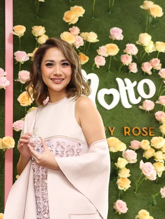 "Aku tentunya melakukan perawatan. Semakin aku berumur, semakin banyak perawatan yang aku concern daripada aku waktu muda. Cuma itu possible. Itu bisa dicapai," sambung BCL. (Bambang E Ros/Bintang.com)