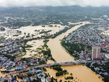 Foto udara memperlihatkan jalanan dan bangunan yang terendam banjir di Thai Nguyen, Vietnam bagian Utara pada Selasa 10 September 2024. (Xuan Quang/AFP)