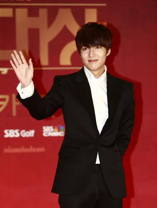 Acara One Night of TV Entertainment episode 12 Agustus lalu mengungkap 'kericuhan' para penggemar Lee Min Ho yang memadati bandara hingga menyulitkan ia ke kamar kecil. (Bintang/EPA)