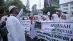 Lagi-lagi janji manis harga murah biro perjalanan umrah berujung dugaan penipuan. Sebuah biro perjalanan umrah di Bandung gagal memberangkatkan 12 ribuan jemaahnya. Kerugian diperkirakan mencapai 500 miliar rupiah.