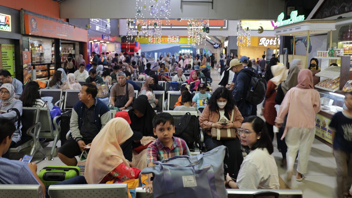 Puncak Perjalanan Mudik dan Balik Lebaran 2025 Melenceng dari Perkiraan, Ini Penjelasan PT KA Bandung