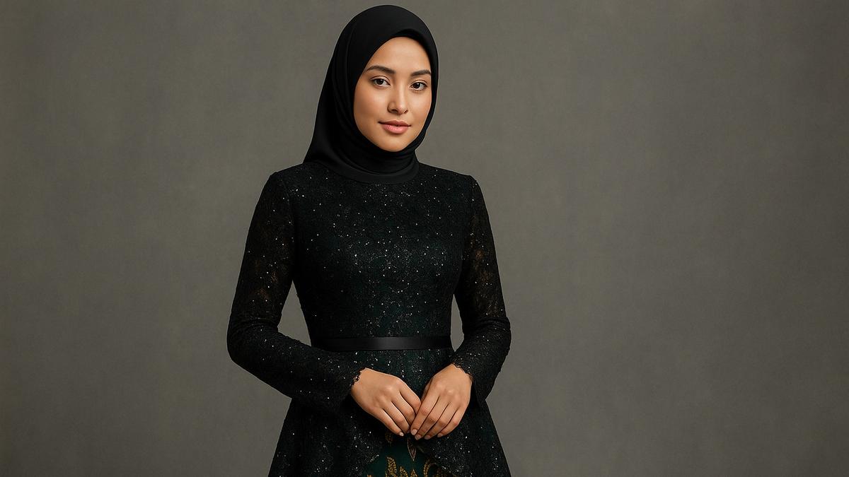 7 Model Long Dress Batik Kombinasi Brokat Lengan Panjang, Anggun dan Elegan di 2025