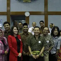 Sejumlah musisi dari lintas generasi, mendatangi gedung DPR/MPR. Kedatangan para musisi ini guna menggelar audiensi terkait Rancangan Undang Undang (RUU) Permusikan. (Nurwahyunan/Bintang.com)