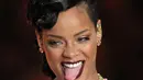 Wajah lucu Rihanna saat tampil di Victoria's Secret ppada tahun 2012. (GREG ALLEN/REX/SHUTTERSTOCK/HollywoodLife)