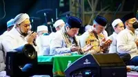 Erick Thohir Bagikan Beasiswa ke 50 Santri di Situbondo