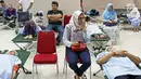 Sejumlah pasien usai operasi mata katarak gratis pada bakti sosial di Kanwil DJP Wajib Pajak Besar, Jakarta, Sabtu (28/10). Kegiatan ini dilaksanakan dalam rangka memperingati Hari Oeang ke-71 yang jatuh setiap 30 Oktober. (Liputan6.com/Immanuel Antonius)