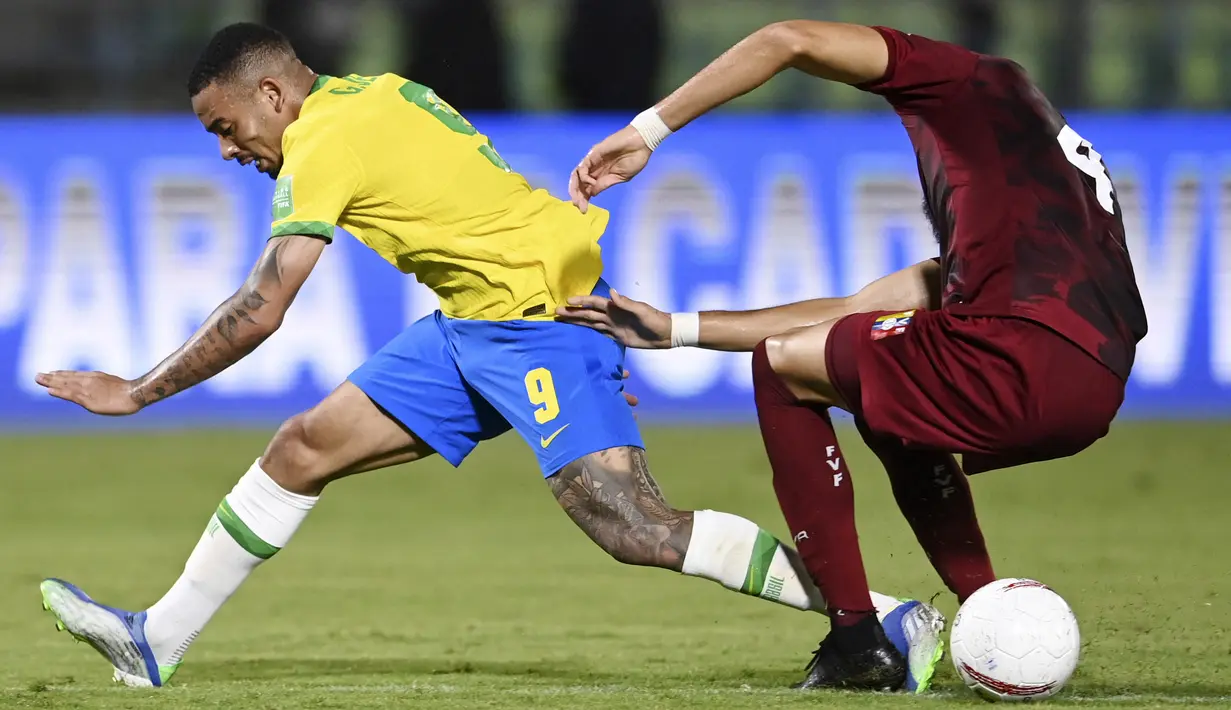 Namun Brasil membalas Venzuela dengan gelontoran tiga gol yang disumbang oleh Marquinhos, Gabriel Barbosa dan Anthony. (AFP/Yuri Cortez)