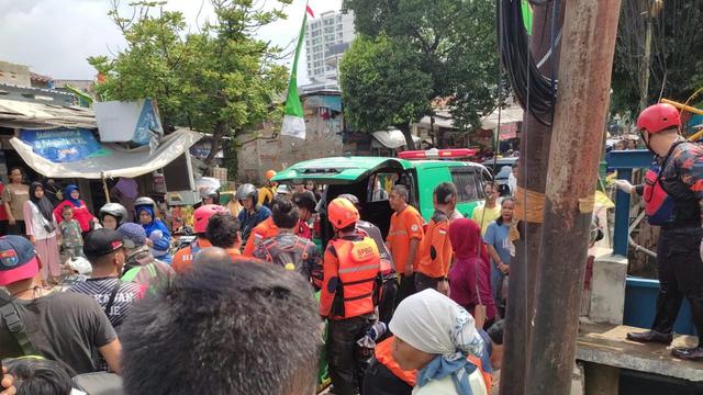 2 Bocah Hanyut di Kali Mampang Jaksel Ditemukan Meninggal