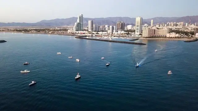 Fujairah, sebuah kota yang terletak di Uni Emirat Arab.